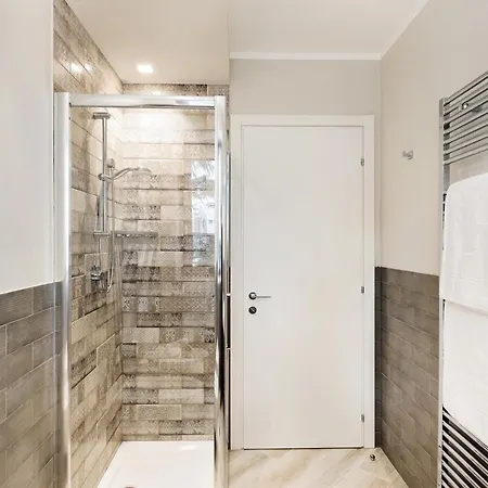 Guesthost - Maggiore Flats アパート *